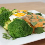 Curry met ei en broccoli
