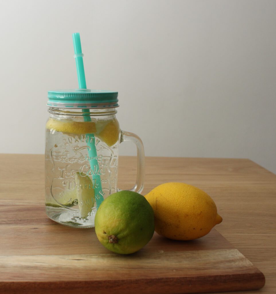 Water met citroen en limoen