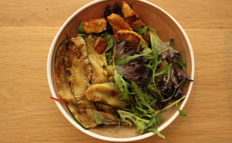 Salade met courgette en kalkoen