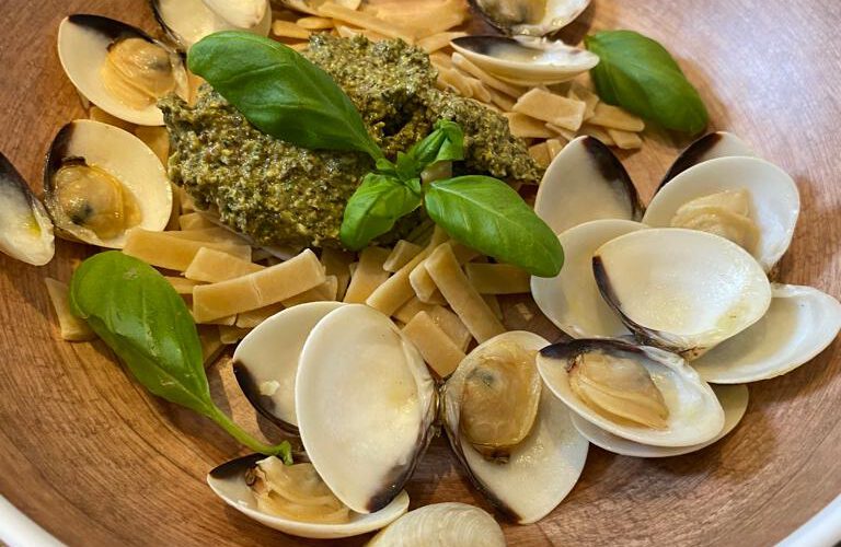 Tagliolini met vongole en salsa verde